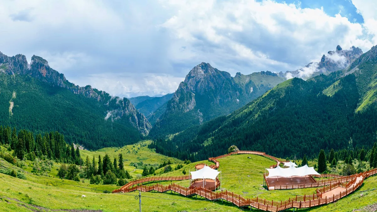 Thrilling China Hiking Trails 2026 Guide
